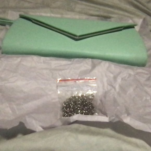 Arden pastel green summer clutch - Picture 11 of 14